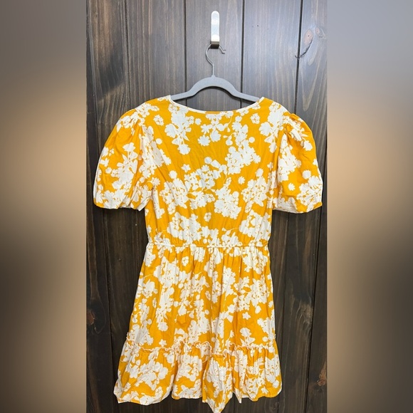 NWT mini puff sleeve floral print yellow and white dress-Size Large - Picture 3 of 10